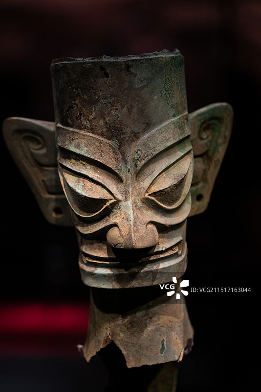 三星堆文物青铜头像特写图片素材