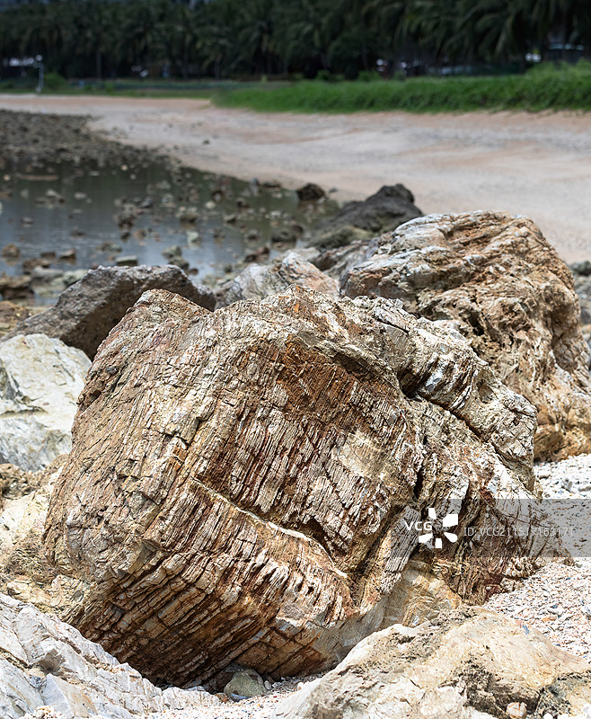 三亚海边巨石图片素材