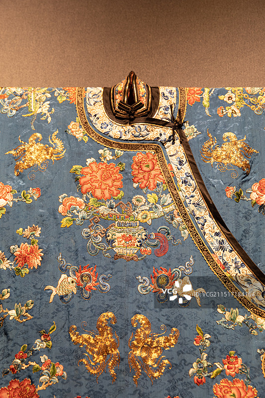 清朝满族服饰刺绣细节图片素材