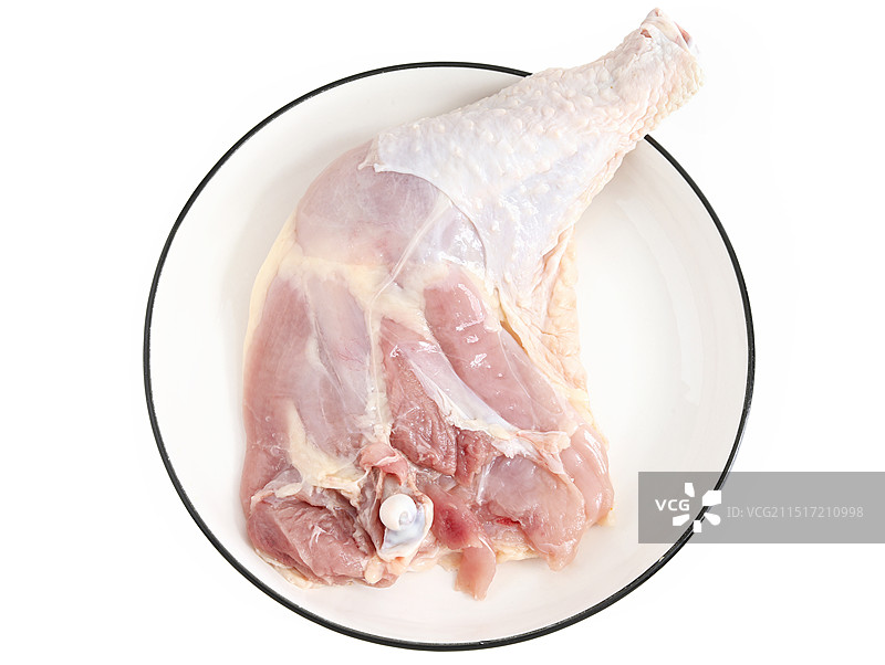一盘子新鲜鸡肉大鸡腿美食的白底图图片素材