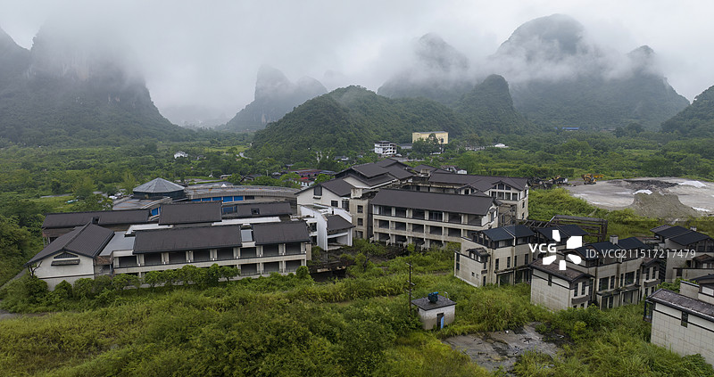 废弃的烂尾楼建筑 城市烂尾楼停工楼盘图片素材