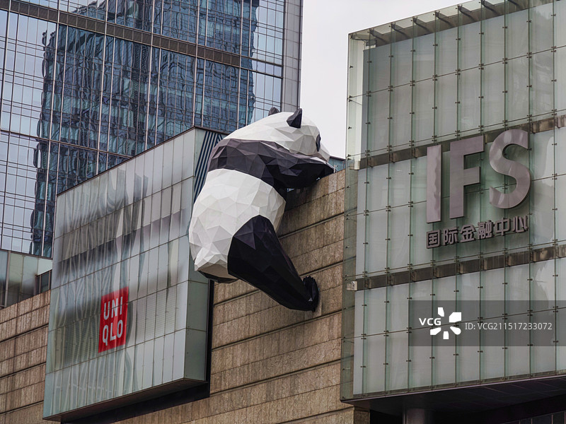 成都国际金融中心熊猫图片素材