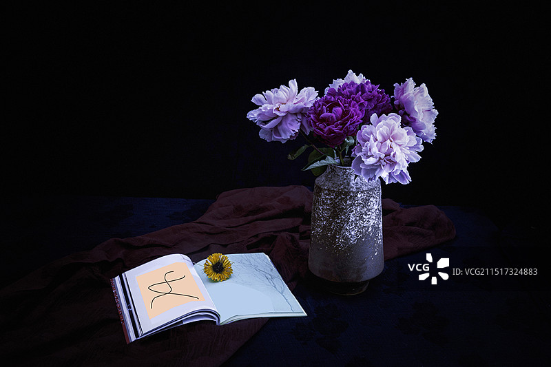 芍药、粗布、花器图片素材