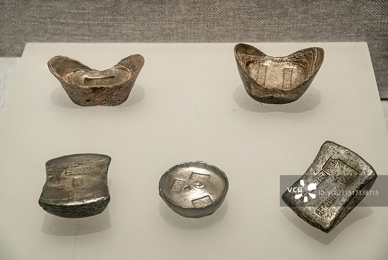 清代的银锭；虎门鸦片战争博物馆藏图片素材