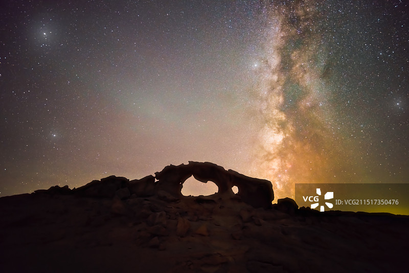 阿拉善右旗海森楚鲁怪石景区星夜图片素材