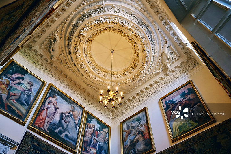英国爱丁堡荷里露德宫Palace of Hollyroodhouse内部天花板仰视图图片素材