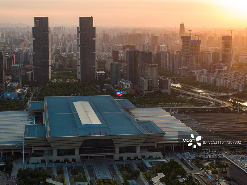 郑州东站夜景城市航拍图片素材