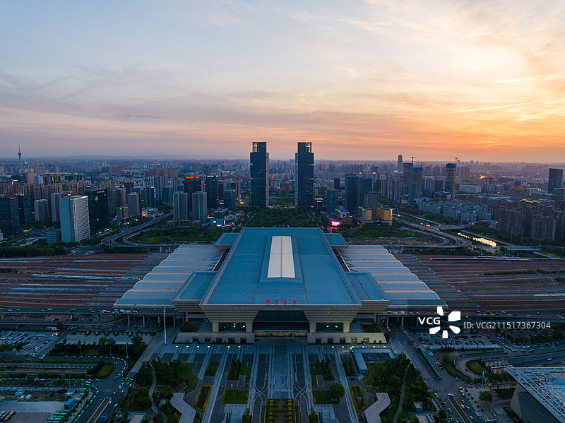 郑州东站夜景城市航拍图片素材