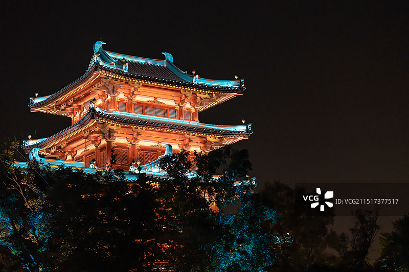 南京金陵小城夜晚凌霄台亮灯图片素材