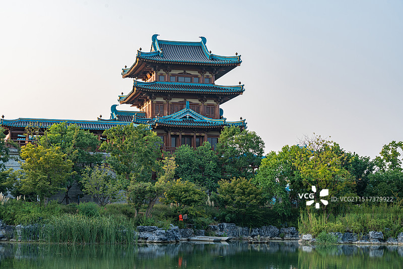 南京金陵小城绿筱园里远望凌霄台图片素材