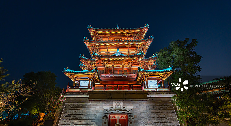 南京金陵小城凌霄台夜晚亮灯图片素材