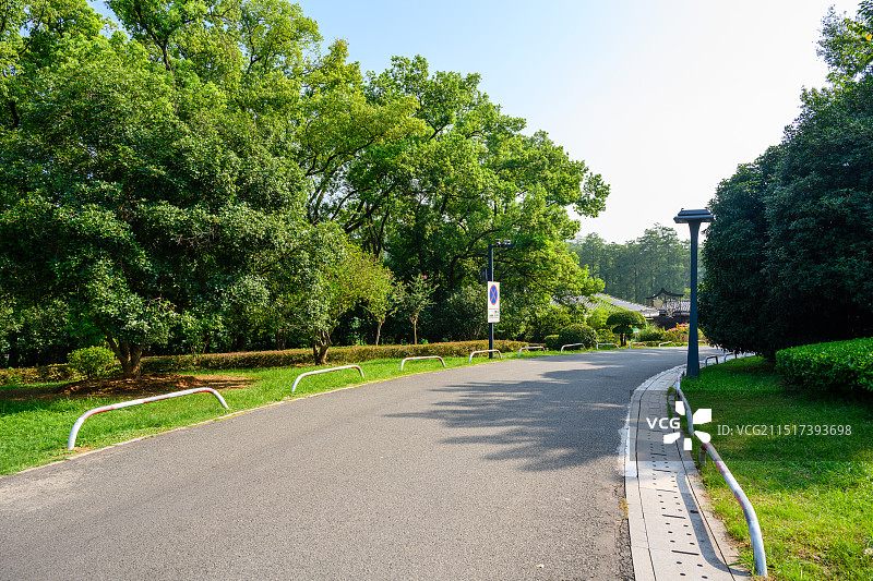 中国湖北省武汉市东湖公园道路图片素材