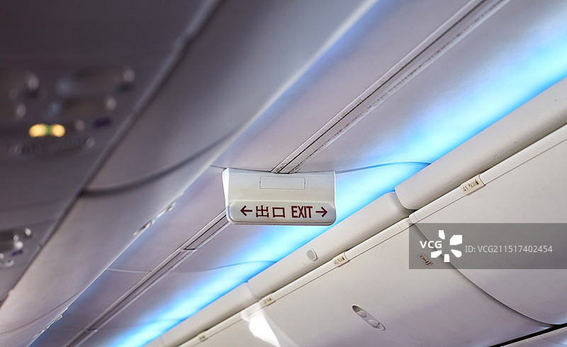 飞机安全出口提示牌图片素材