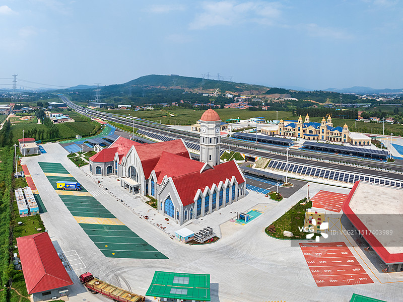 济潍高速昆仑服务区中的老济南火车站图片素材