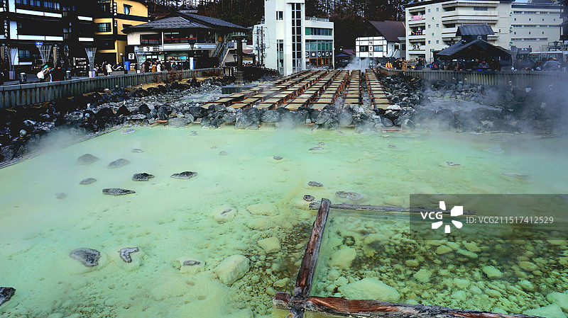 日本群马县草津町，草津温泉的汤田图片素材
