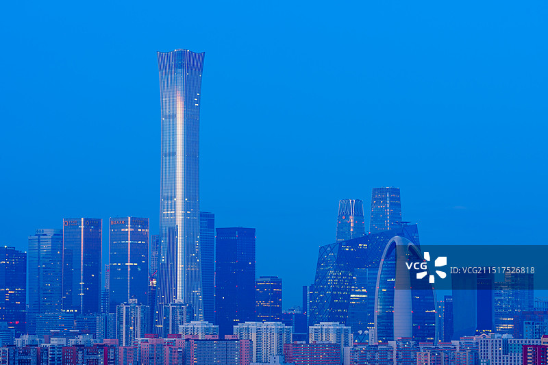 凌晨北京CBD中央商务区城市天际线风景图片素材