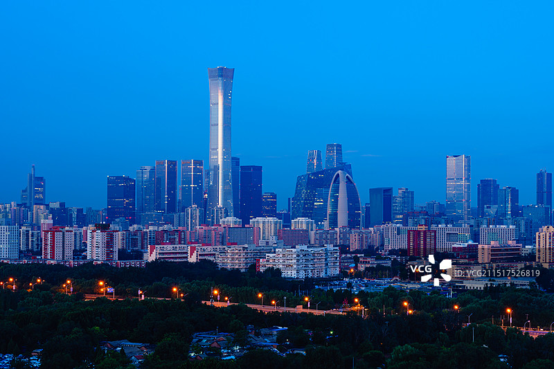 凌晨北京CBD中央商务区城市天际线风景图片素材