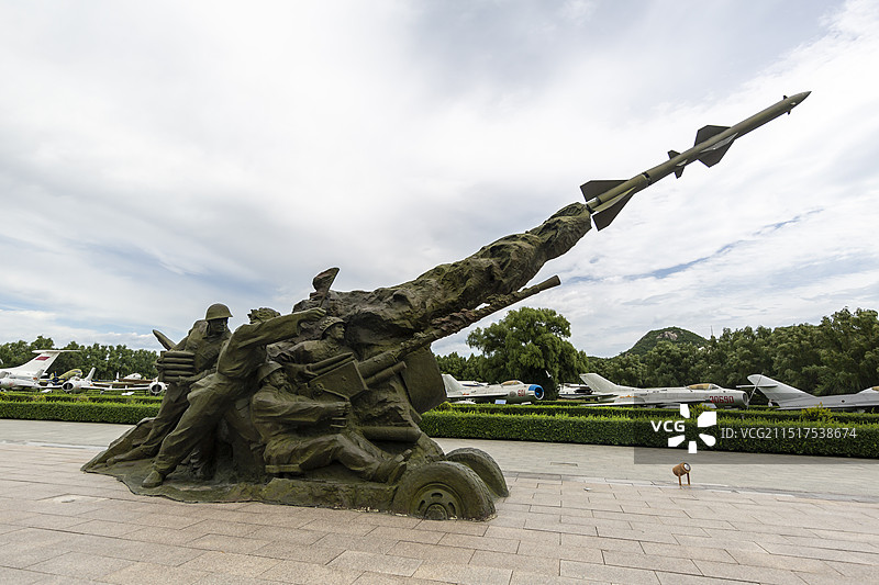 中国航空博物馆：英雄大道人民空军青铜雕塑图片素材