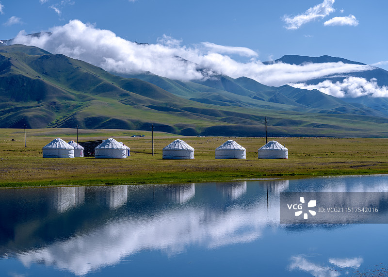 新疆巴音布鲁克草原图片素材