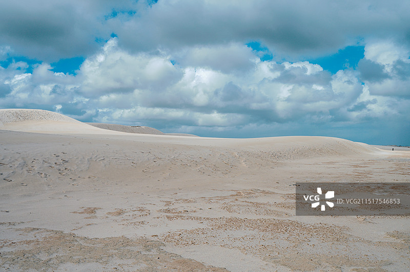 澳大利亚珀斯北边兰斯林Lancelin壮观的海边白沙丘，静谧庄严图片素材
