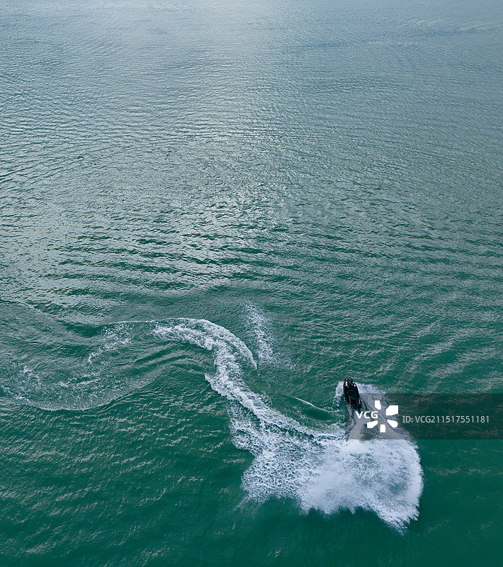 随浪花飞舞图片素材