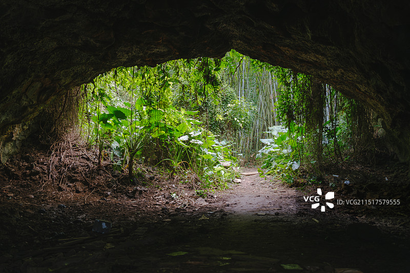海口荣堂村七十二洞（72熔洞）——火山熔岩隧道图片素材