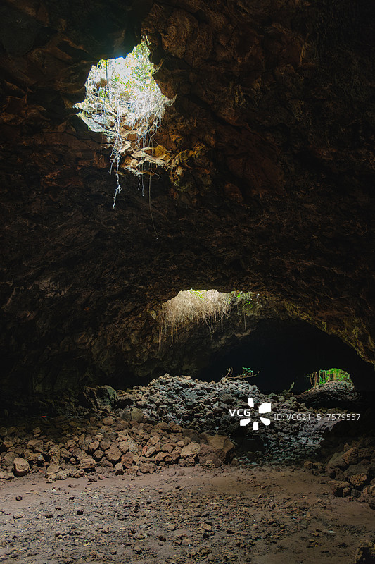 海口荣堂村七十二洞（72熔洞）——火山熔岩隧道图片素材