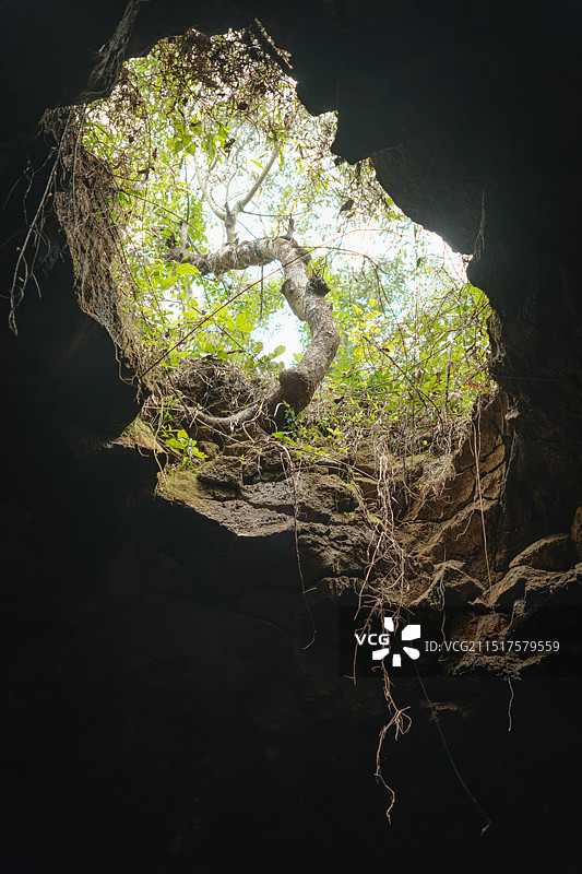 海口荣堂村七十二洞（72熔洞）——火山熔岩隧道图片素材