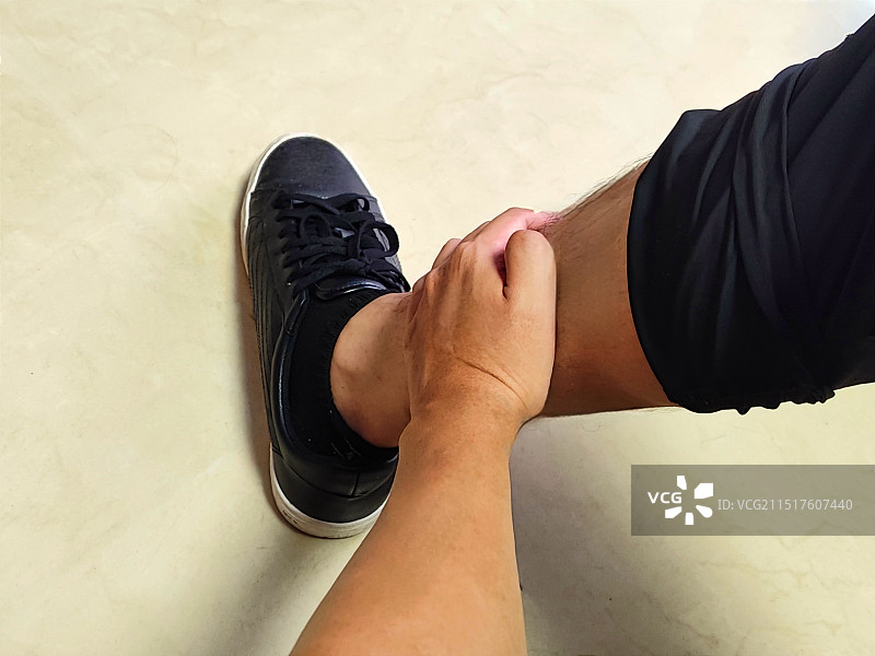 受伤疼痛的脚图片素材