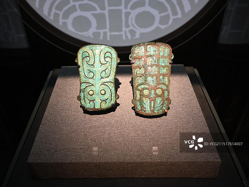 中国考古博物馆-二里头文化嵌绿松石兽面纹铜牌饰图片素材