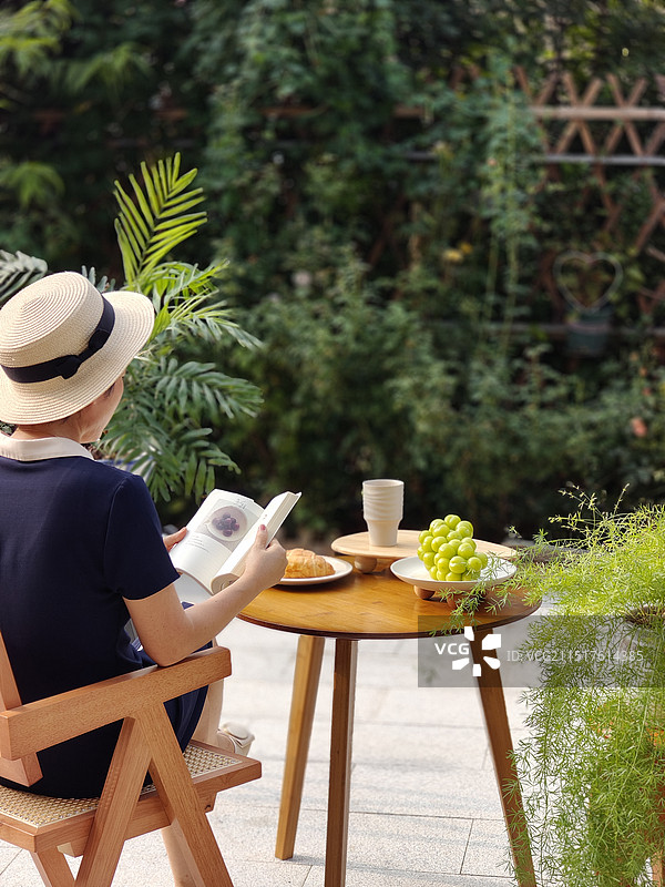 小院清晨图片素材