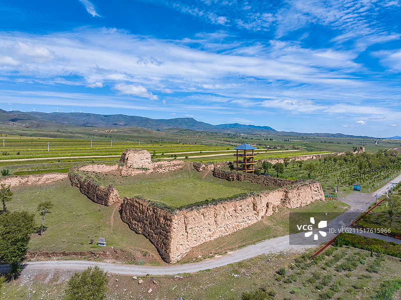 航拍山西省大同市左云县摩天岭风景区月华池图片素材