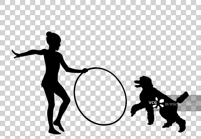 女孩与小狗剪影玩耍图片素材