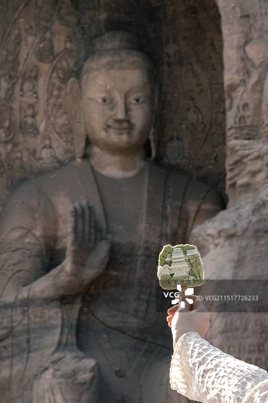 云冈石窟第十九窟佛像击掌图片素材