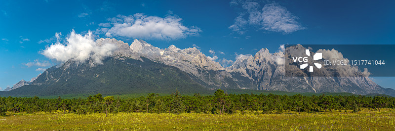 云南丽江玉龙雪山全景图图片素材