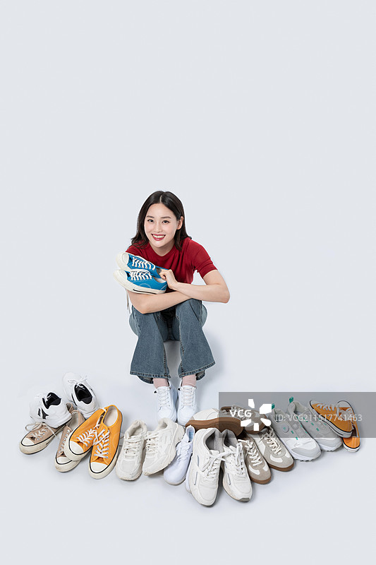 20多岁具有个人风格的时尚大学生图片素材