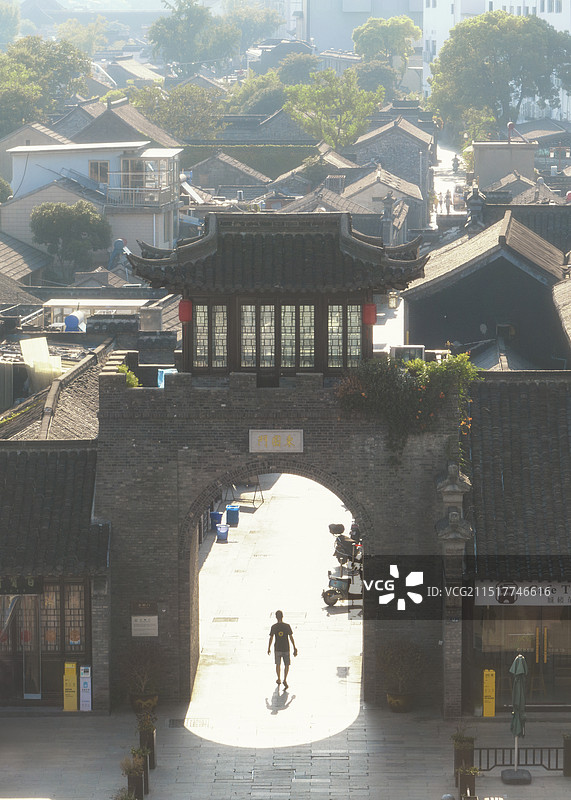 扬州东圈门清晨图片素材