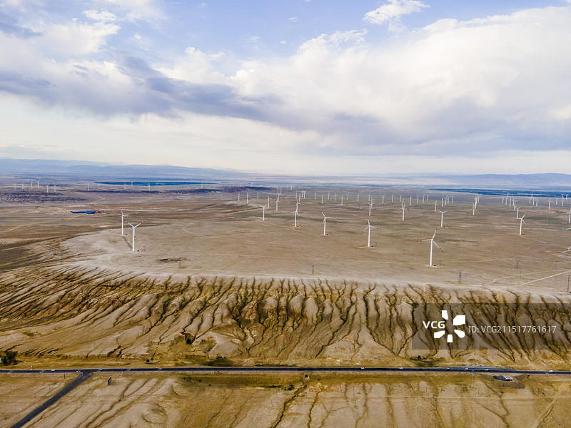 新疆五彩滩风力发电航拍图片素材