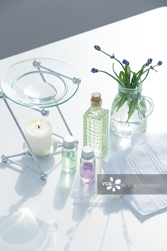 芳香疗法精油和薰衣草图片素材