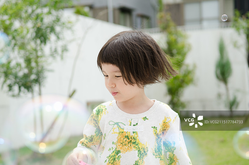 气泡与女孩图片素材