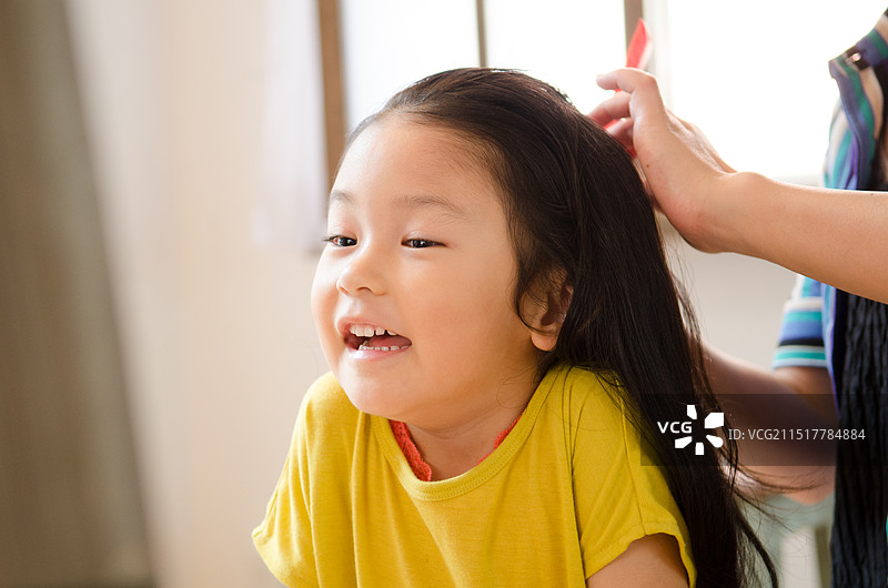 扎着头发的女孩图片素材