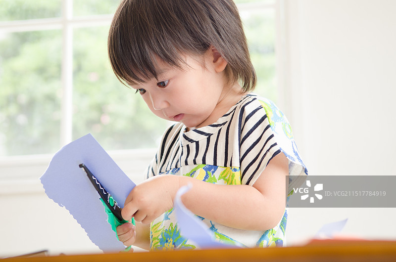 男孩剪纸图片素材