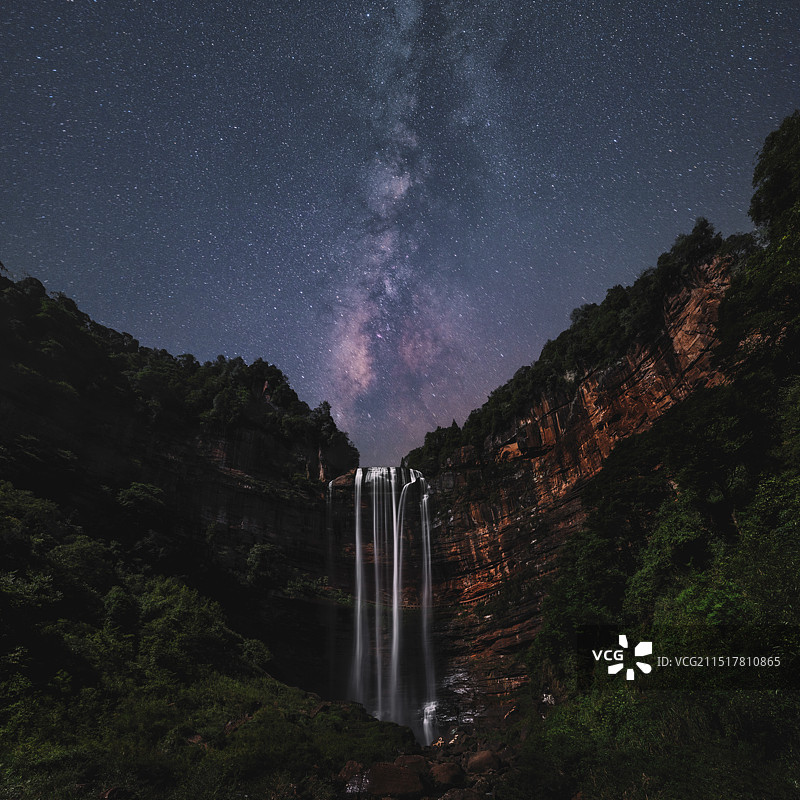 重庆四面山望乡台瀑布银河图片素材