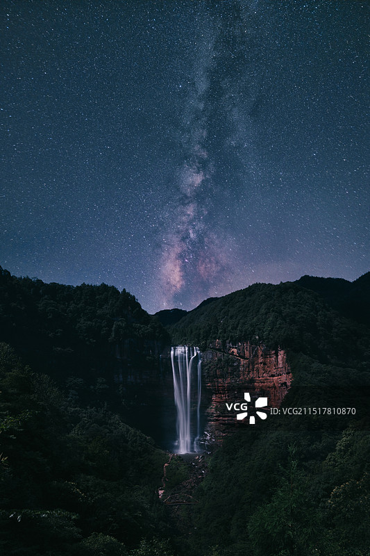 重庆四面山望乡台瀑布银河图片素材