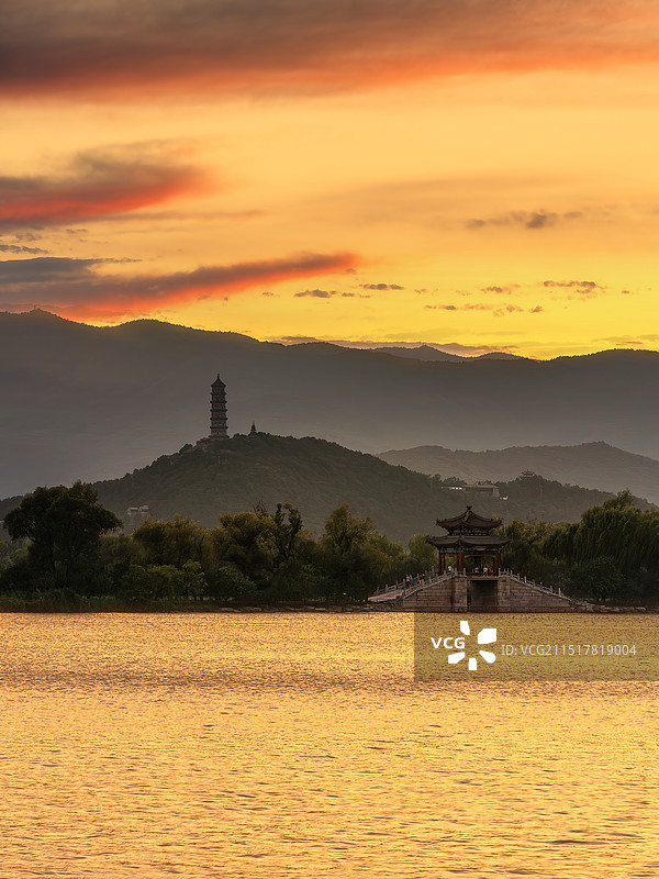 夏季北京颐和园西堤夕阳晚霞图片素材