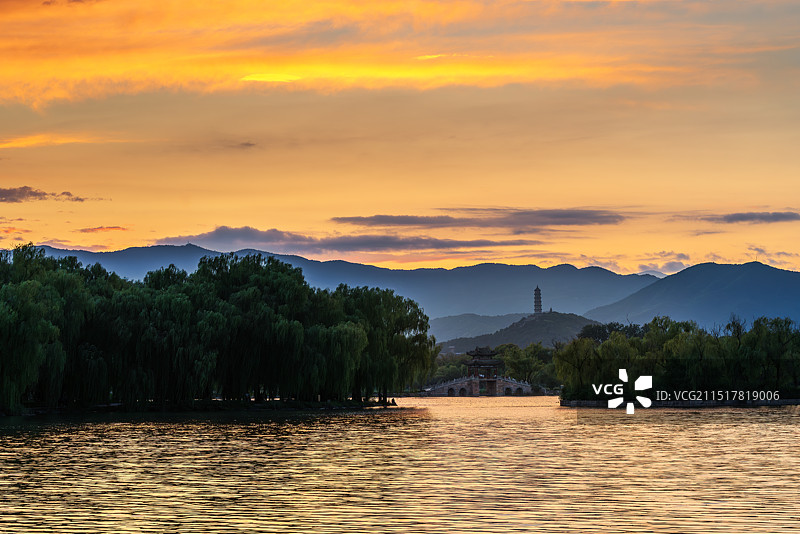 夏季北京颐和园西堤夕阳晚霞图片素材