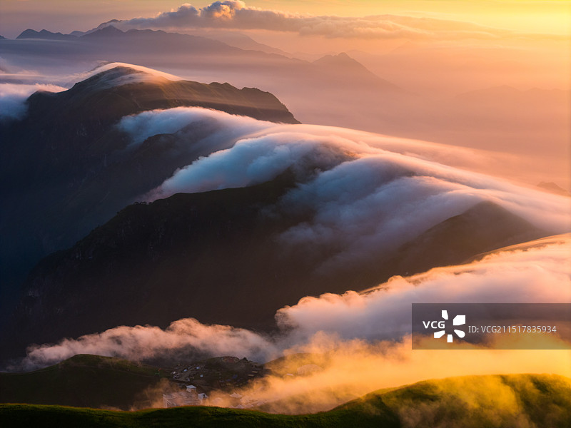 江西萍乡武功山云瀑云海航拍图片素材