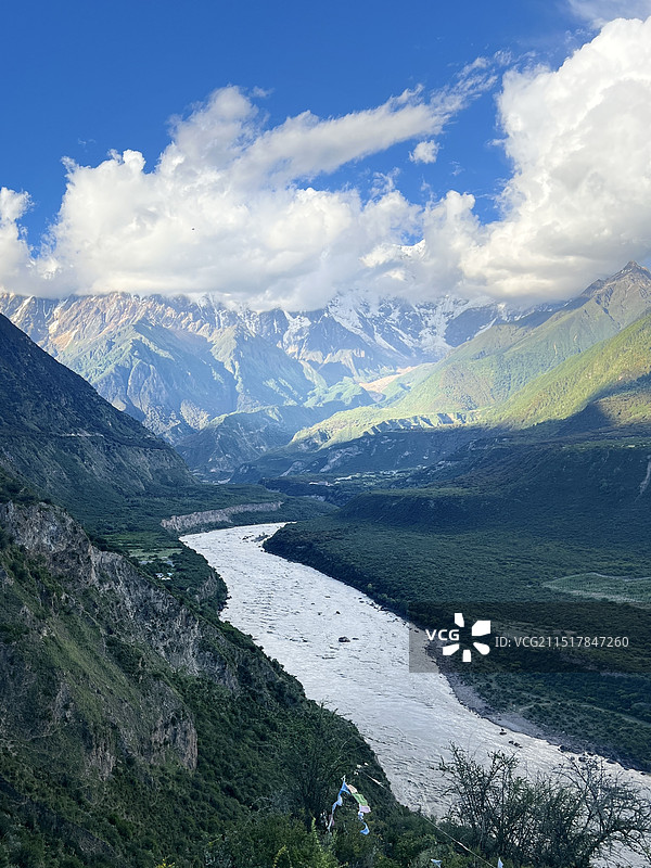 西藏雅鲁藏布大峡谷 雅鲁藏布江 光影图片素材