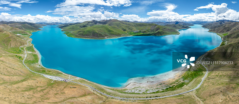 航拍西藏羊卓雍措全景风光图片素材