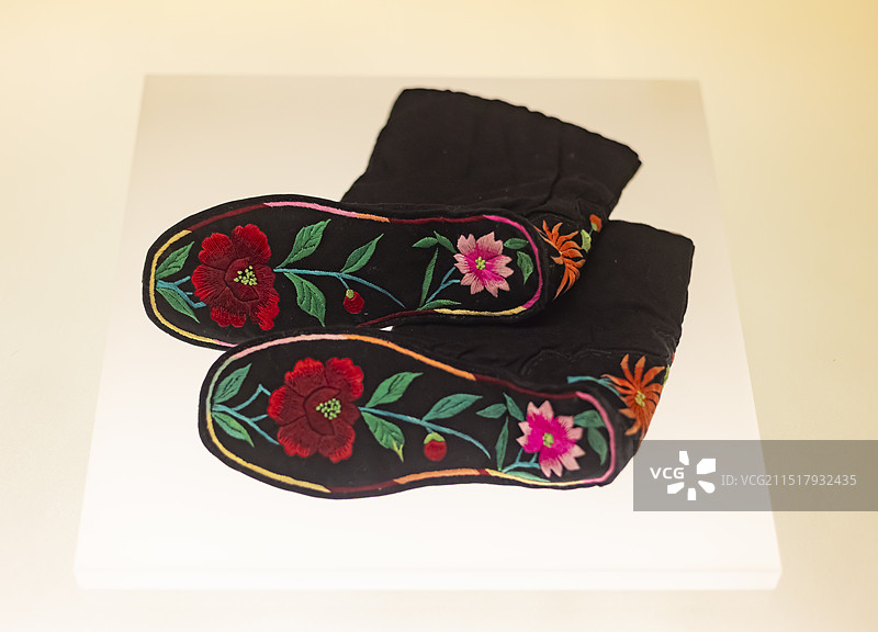 撒拉族绣栳软底鞋 20世纪下半叶 青海循化 上海博物馆图片素材